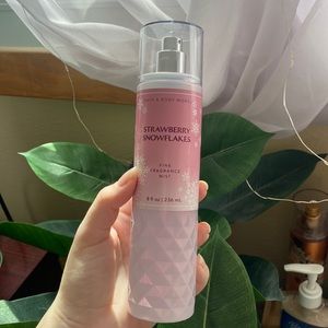 Bath & Body Works Strawberry Snowflakes